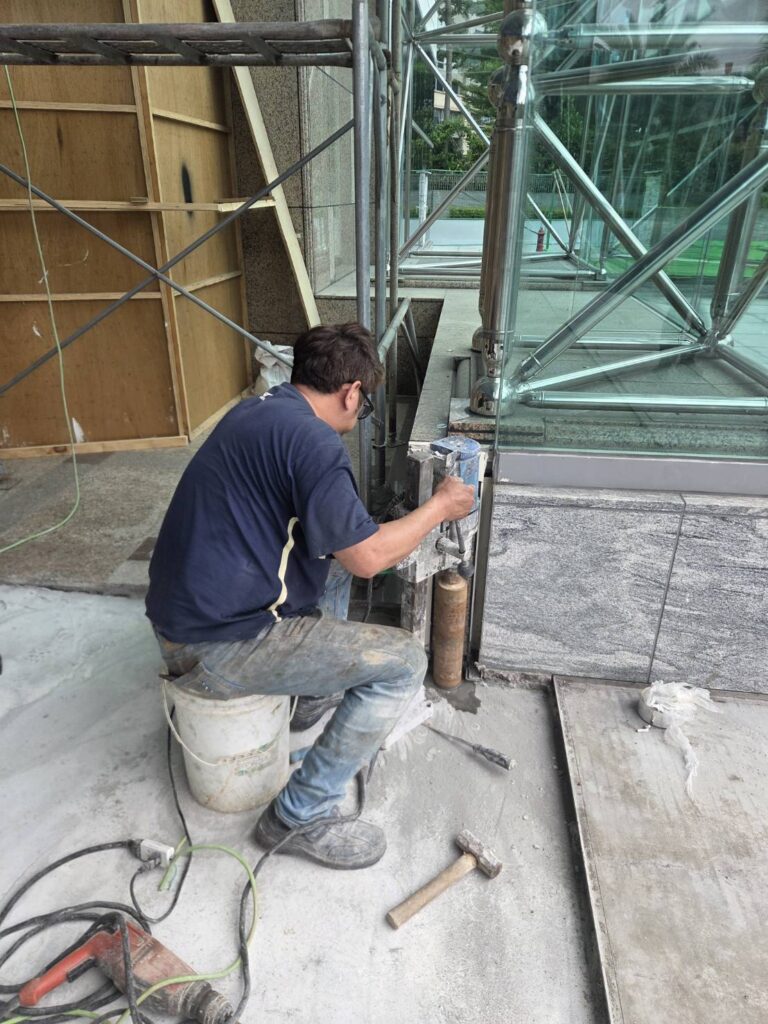 台北水電工程承包｜內湖權東路洗孔增加排水增加鐵捲門電燈迴路-3